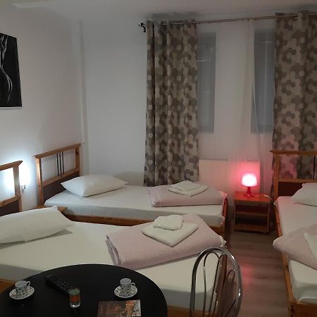 Carol 51 Hostel Bucharest Luaran gambar