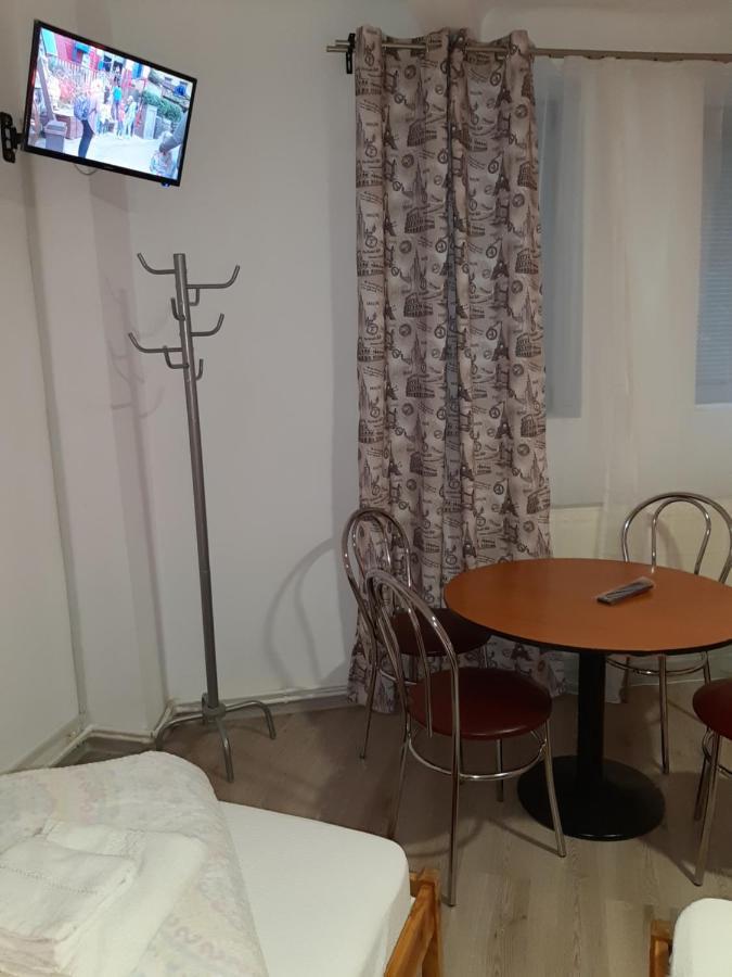 Carol 51 Hostel Bucharest Luaran gambar