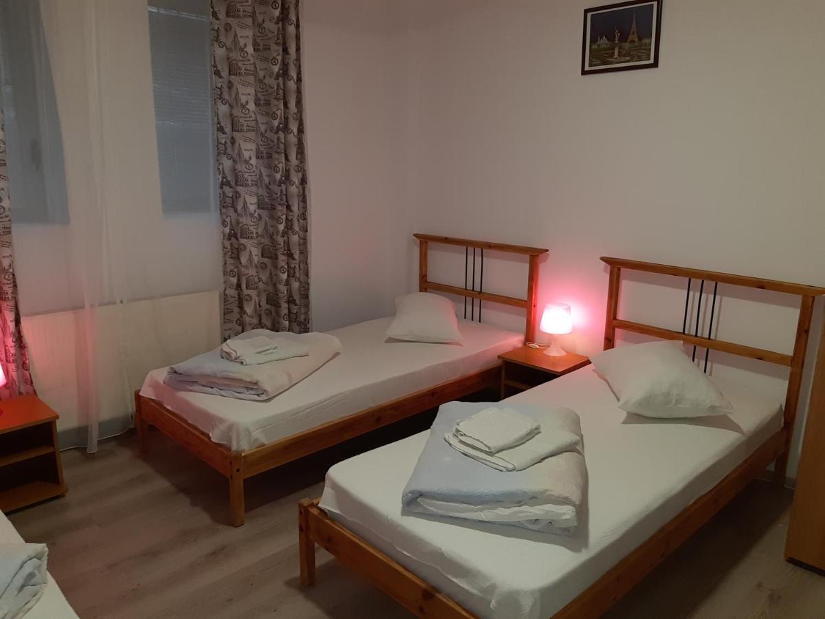 Carol 51 Hostel Bucharest Luaran gambar