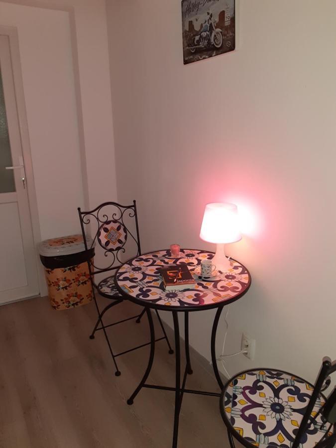 Carol 51 Hostel Bucharest Luaran gambar