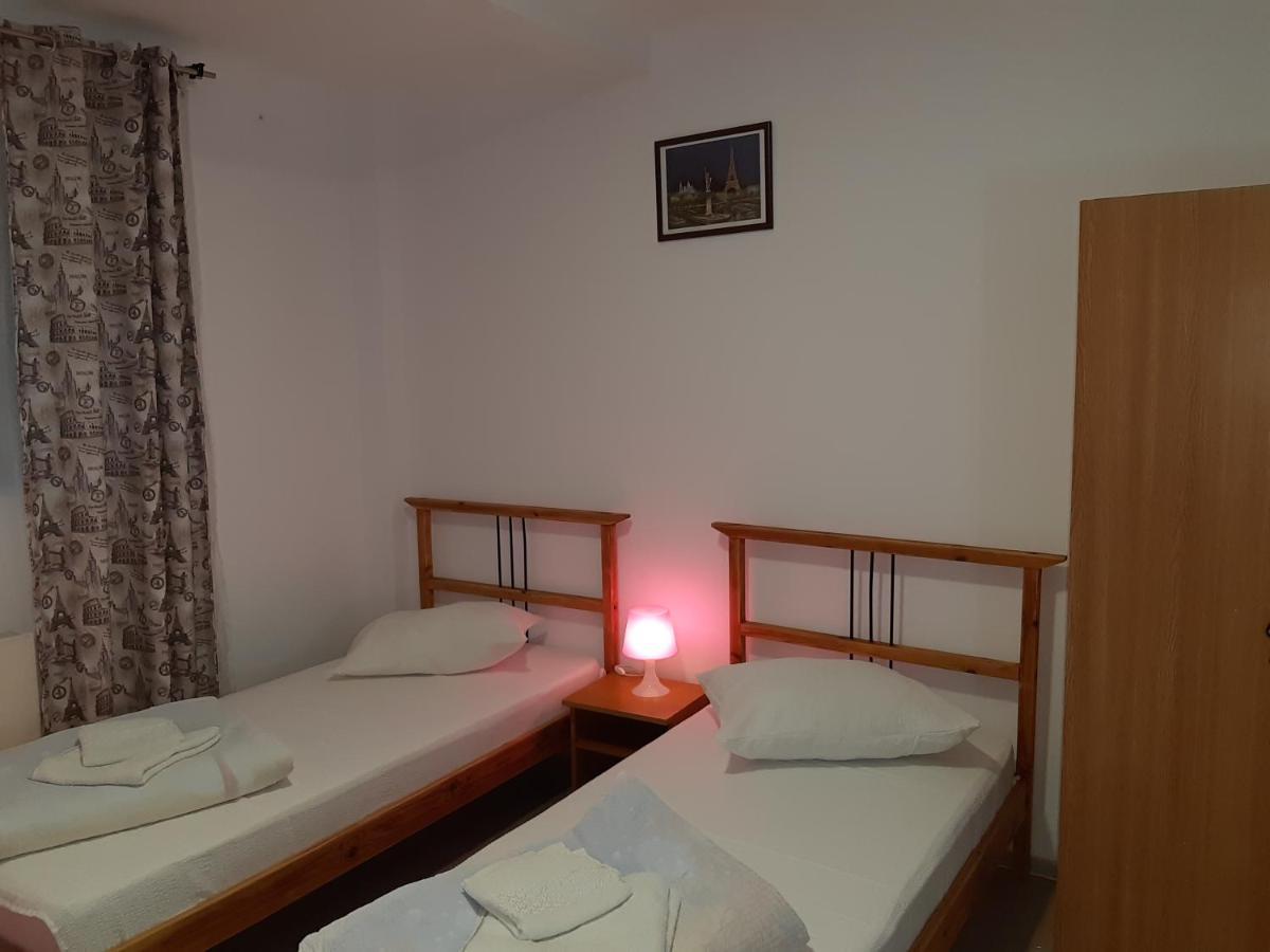 Carol 51 Hostel Bucharest Luaran gambar