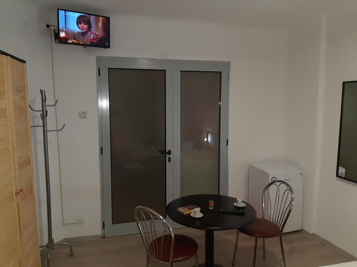 Carol 51 Hostel Bucharest Luaran gambar