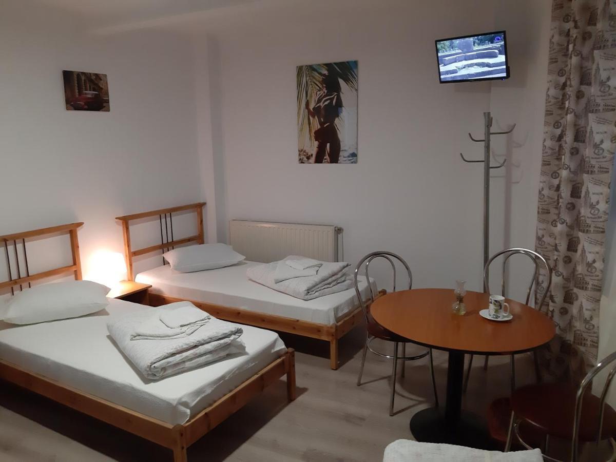 Carol 51 Hostel Bucharest Luaran gambar