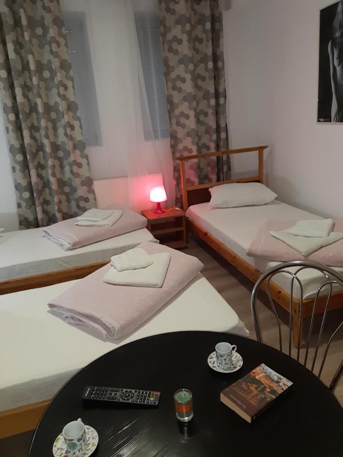 Carol 51 Hostel Bucharest Luaran gambar