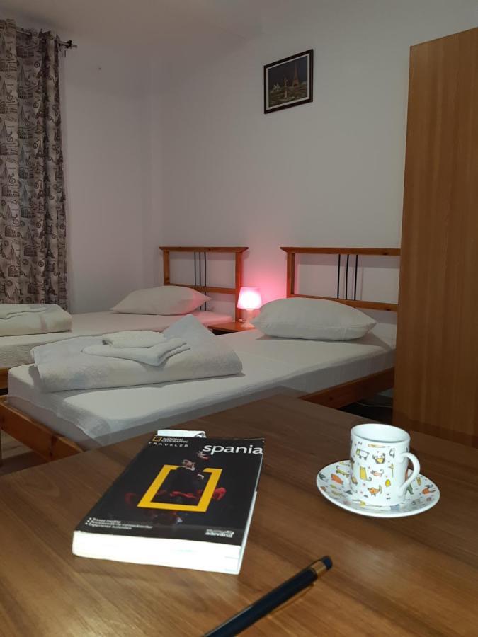 Carol 51 Hostel Bucharest Luaran gambar